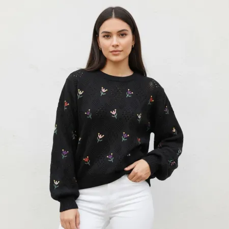 Women's Crew Neck Cable Knit Embroidered Sweater - Black